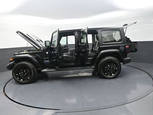 Used 2023 Jeep Wrangler Unlimited Sahara w/ Cold Weather Group AWD/4WD image 33