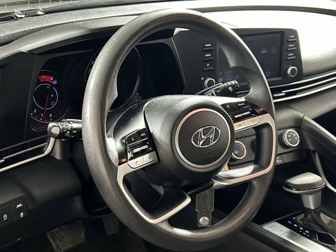 Used 2021 Hyundai Elantra SE image 14