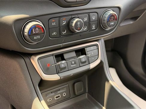Used 2024 GMC Terrain Denali w/ Denali Premium Package AWD/4WD image 24