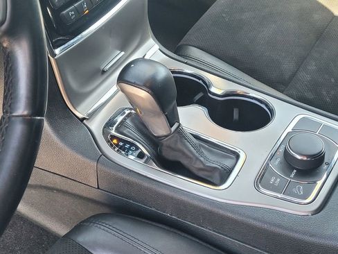 Used 2022 Jeep Grand Cherokee Laredo X image 21