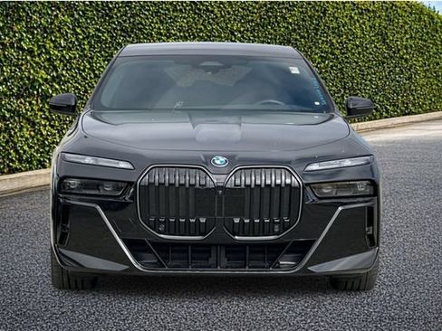 Used 2025 BMW i7 xDrive60 w/ Executive Package AWD/4WD image 9