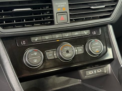 Used 2024 Volkswagen Jetta SE FWD image 23