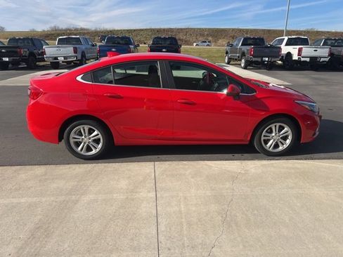 Used 2017 Chevrolet Cruze LT w/ Convenience Package image 4