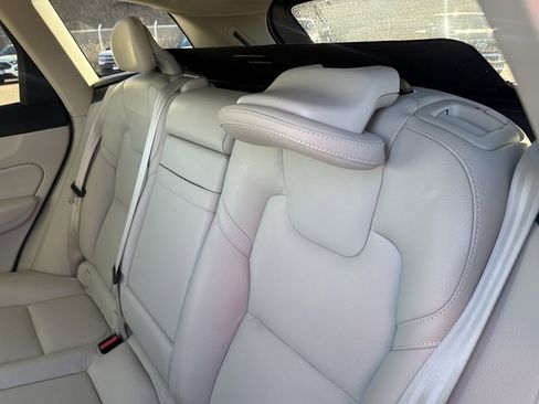 Used 2019 Volvo XC60 T5 Inscription image 18