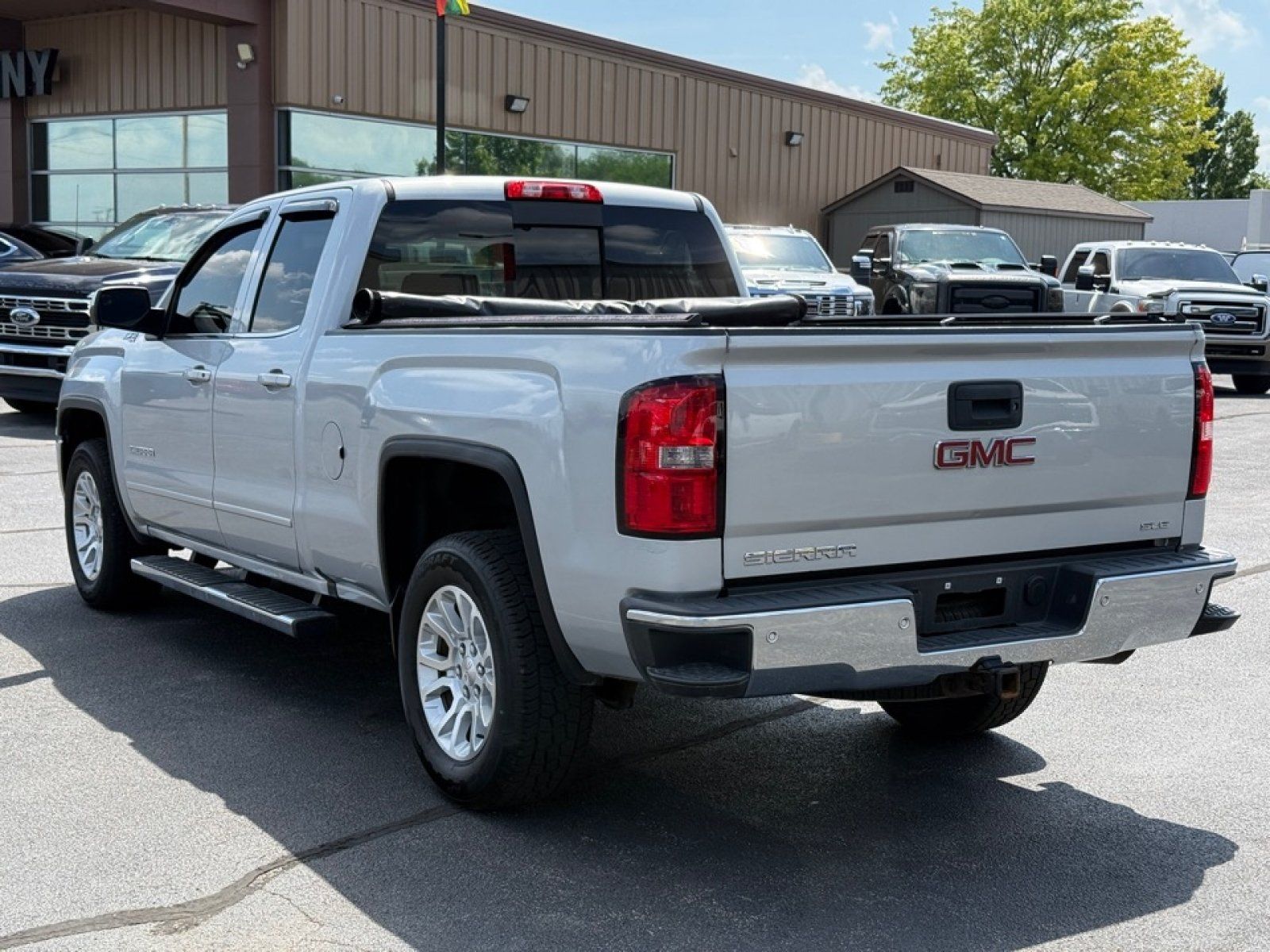 Used 2017 GMC Sierra 1500 SLE w/ Suspension Package, Off-Road AWD/4WD image 6