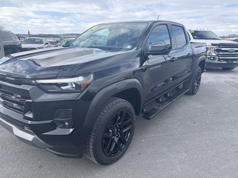 Used 2024 Chevrolet Colorado Z71 w/ Z71 Convenience Package 2 image 7