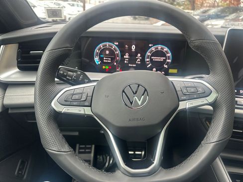 New 2026 Volkswagen Tiguan SE R-Line image 7