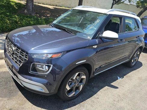 Used 2024 Hyundai Venue Limited FWD image 2