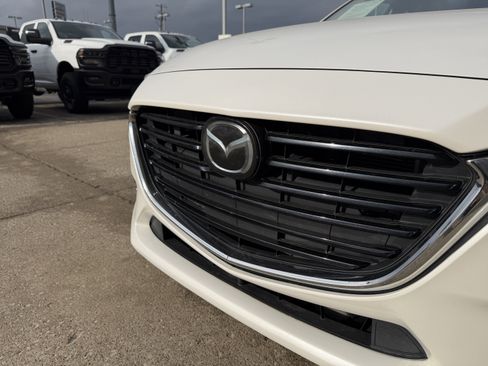 Used 2018 MAZDA MAZDA3 Grand Touring w/ Premium Equipment Package image 19