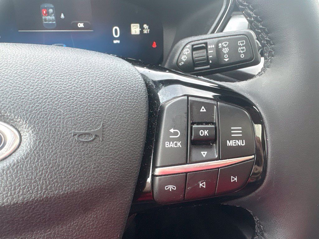 Used 2024 Ford Escape Platinum w/ Premium Technology Package AWD/4WD image 17