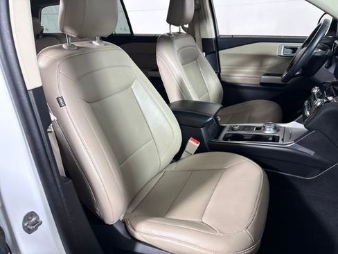 Used 2023 Ford Explorer Limited image 12