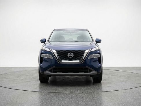 Used 2025 Nissan Rogue SV image 2