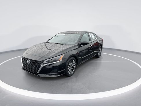 Used 2025 Nissan Altima 2.5 SV FWD image 4