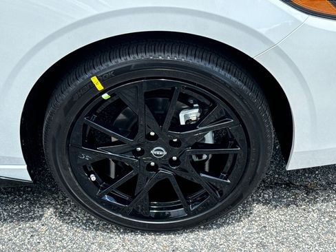 New 2025 Nissan Sentra SR w/ Midnight Edition image 12