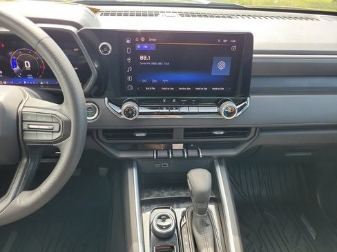 Used 2024 Chevrolet Colorado Trail Boss w/ Technology Package AWD/4WD image 34