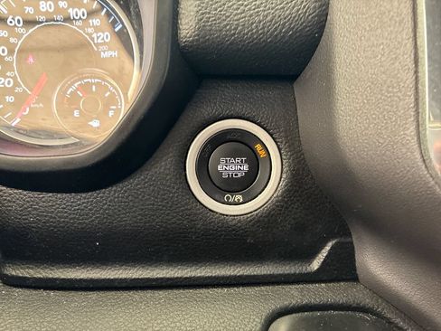 Used 2023 RAM 1500 Laramie AWD/4WD image 23