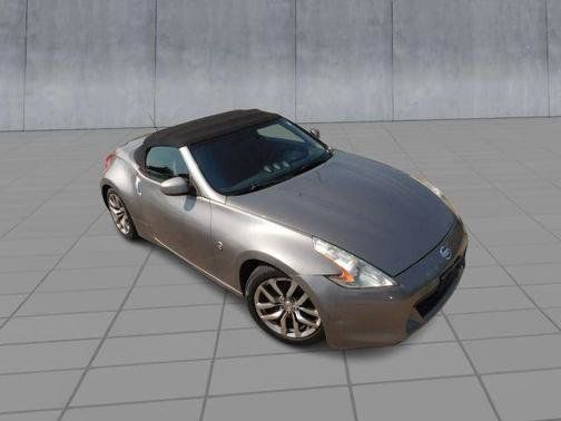 Used 2010 Nissan 370Z Touring RWD image 2