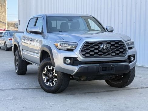 Used 2022 Toyota Tacoma TRD Off-Road AWD/4WD image 2