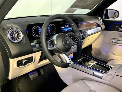 New 2026 Mercedes-Benz GLB 250 4MATIC image 9