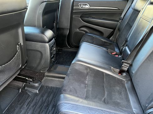 Used 2018 Jeep Grand Cherokee Altitude image 16