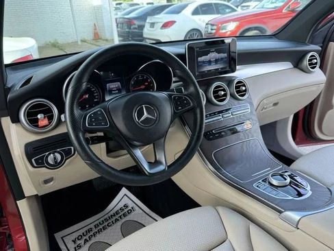 Used 2018 Mercedes-Benz GLC 300 4MATIC w/ Premium Package image 27
