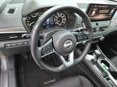Used 2024 Nissan Altima 2.5 SV w/ SV Premium Package FWD image 17