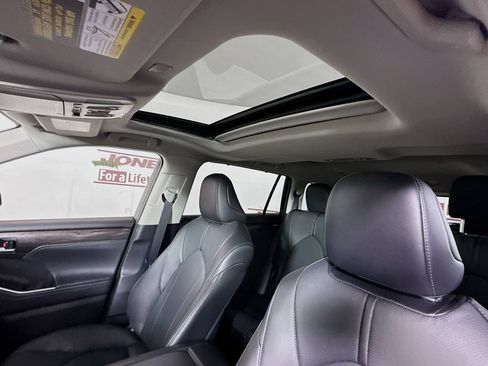 Certified 2026 Toyota Highlander Limited AWD/4WD image 11