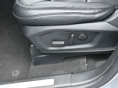 Used 2023 Ford Explorer Limited image 6