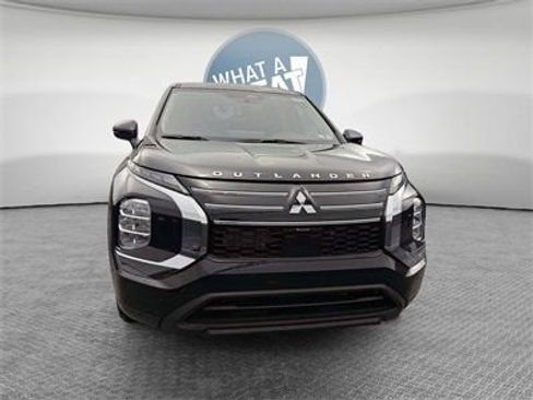 New 2026 Mitsubishi Outlander ES image 9