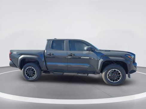 Used 2025 Toyota Tacoma TRD Off-Road AWD/4WD image 9