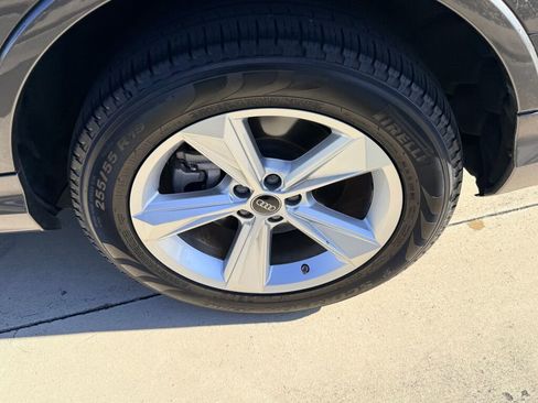 Used 2023 Audi Q7 Premium Plus image 9