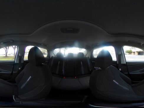 Used 2025 Hyundai Elantra SEL image 38