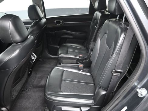 Used 2021 Kia Sorento EX w/ Panoramic Sunroof Package FWD image 17