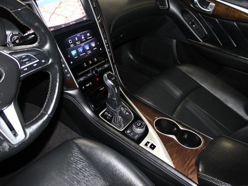 Used 2018 INFINITI Q50 Luxe w/ Essential Package (3.0T Luxe) AWD/4WD image 15