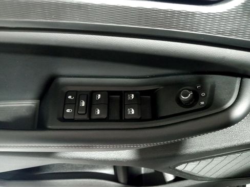 Used 2024 Jeep Grand Cherokee Altitude image 12