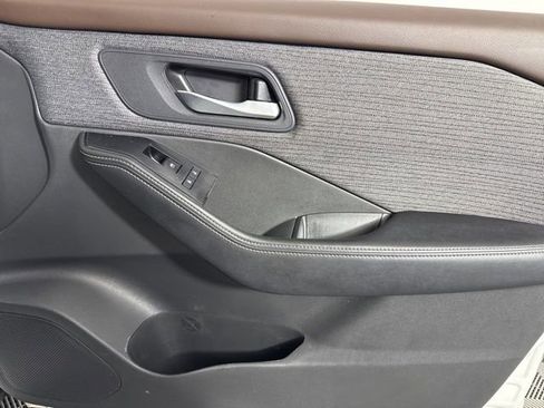 Used 2023 Nissan Rogue SV image 19