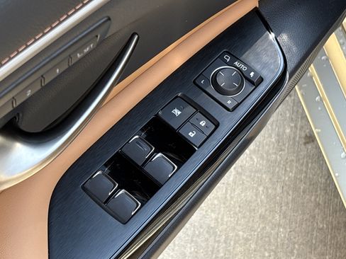 Used 2025 Lexus ES 350 w/ Premium Package FWD image 14