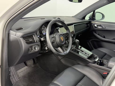 Used 2025 Porsche Macan GTS image 4