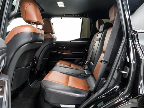 Used 2024 Lexus GX 550 w/ Accessory Package (2T) AWD/4WD image 18