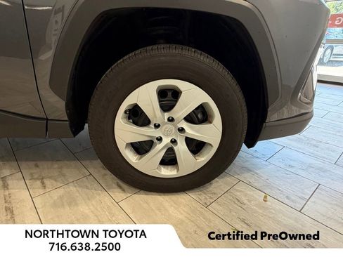 Used 2023 Toyota RAV4 LE AWD/4WD image 10
