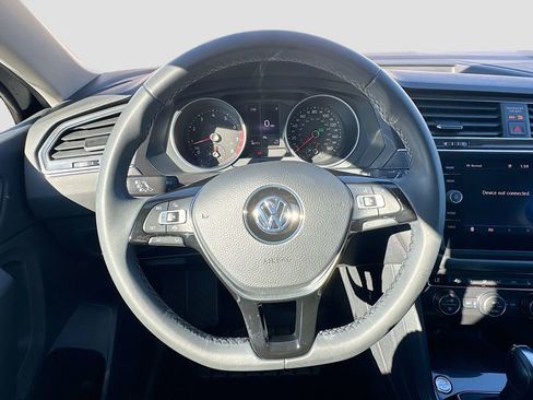 Used 2020 Volkswagen Tiguan SE image 12