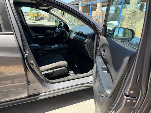 Used 2018 Honda HR-V EX image 4