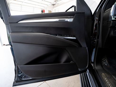 Used 2025 Cadillac Escalade ESV V image 29