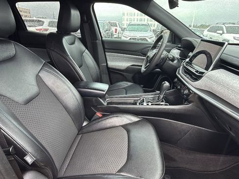 Used 2024 Jeep Compass Latitude AWD/4WD image 31