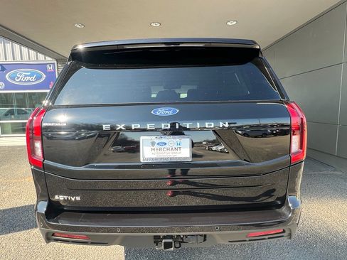New 2026 Ford Expedition Active image 8