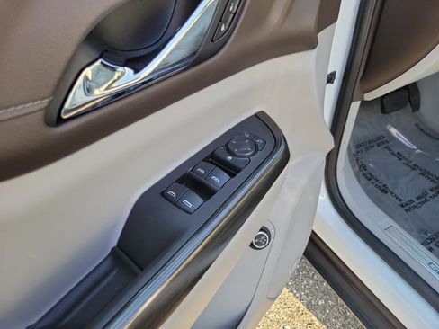 Used 2021 GMC Acadia SLT FWD image 16