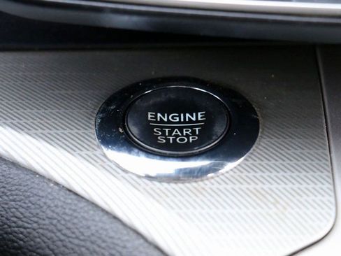 Certified 2022 Ford Explorer XLT w/ Equipment Group 202A image 15