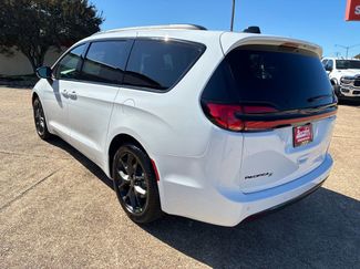 New 2026 Chrysler Pacifica Select w/ S Appearance Package video 3