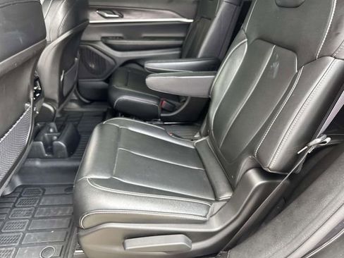 Used 2024 Jeep Grand Cherokee L Limited w/ Black Appearance Package AWD/4WD image 16