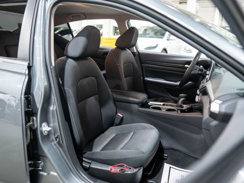 Used 2024 Nissan Altima 2.5 SV image 17